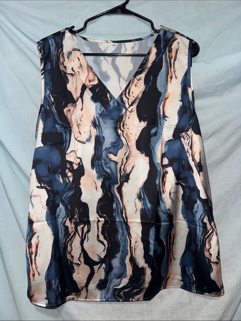 Sleeveless V-Neck Marble Print Top in Navy and Blush